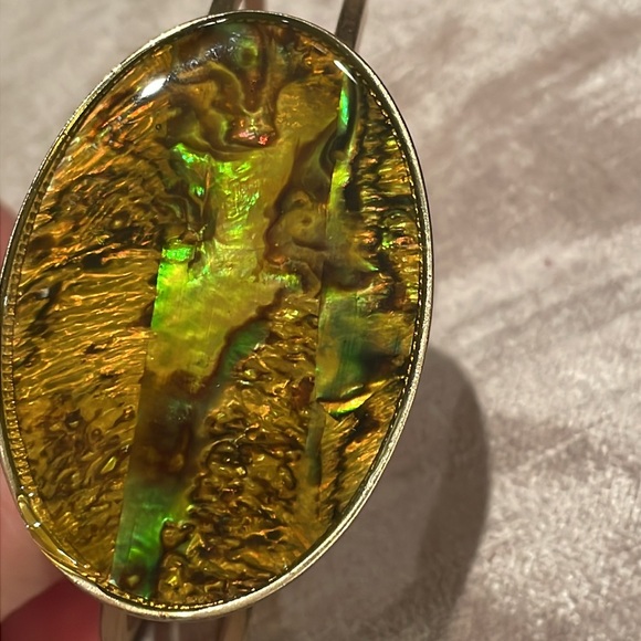 Abalone Hinged bangle Bracelet Goltone
2 1/2” - Picture 3 of 7